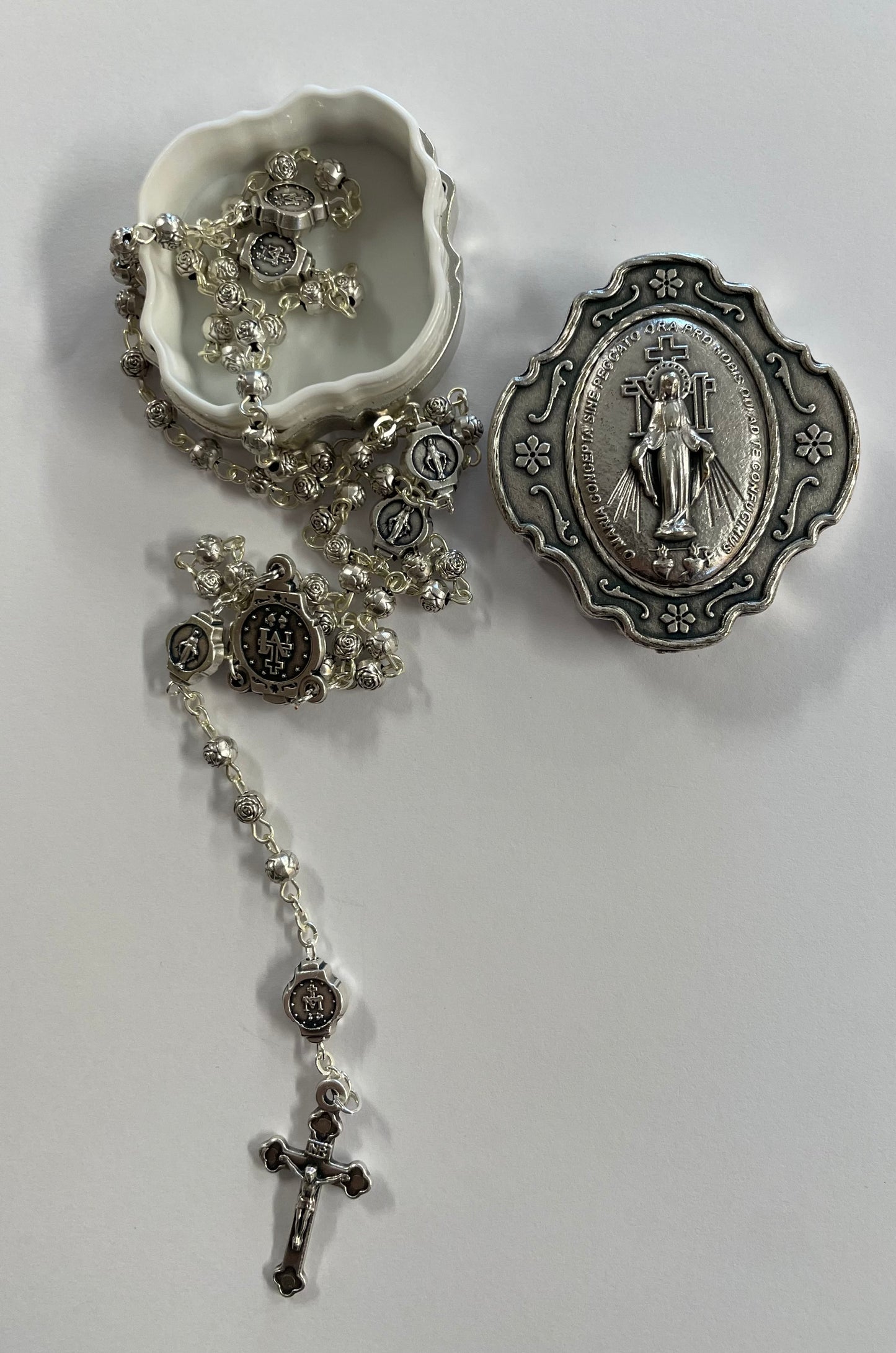 Rosary: Miraculous in metal case