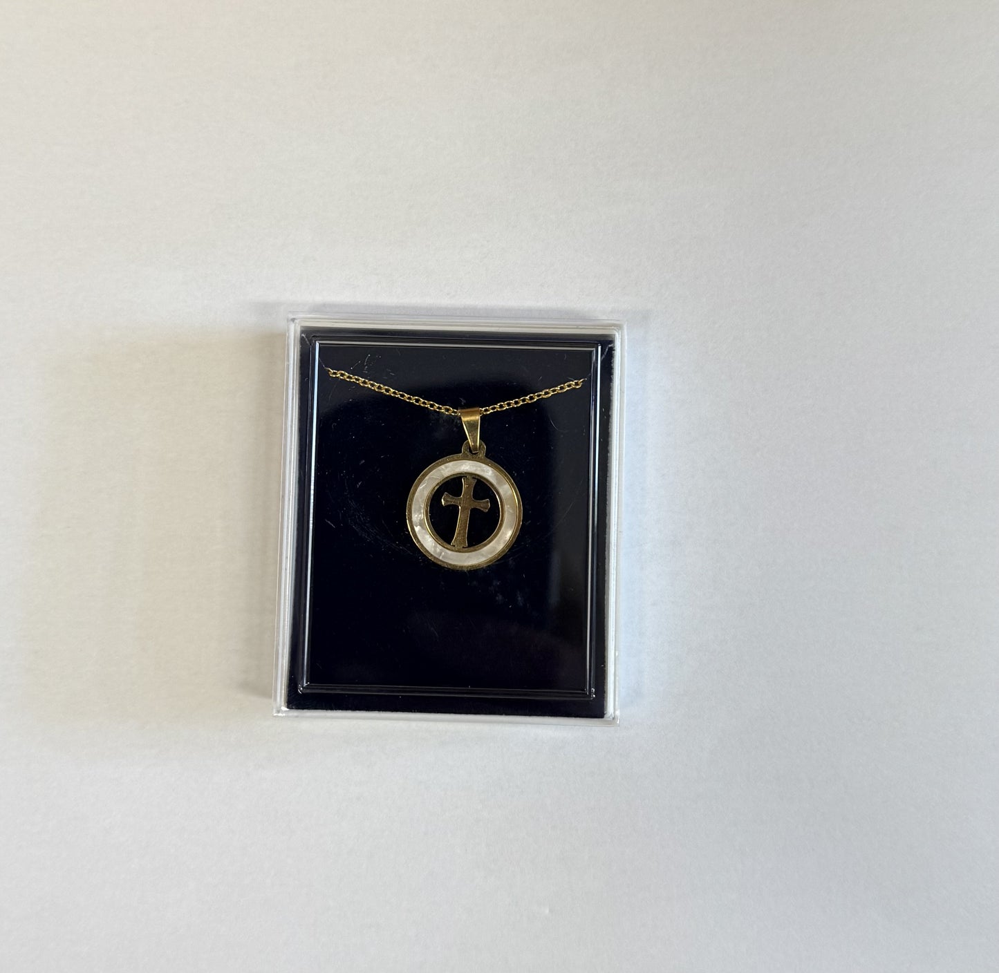 Necklace: Cross shell round gold 45cm chain