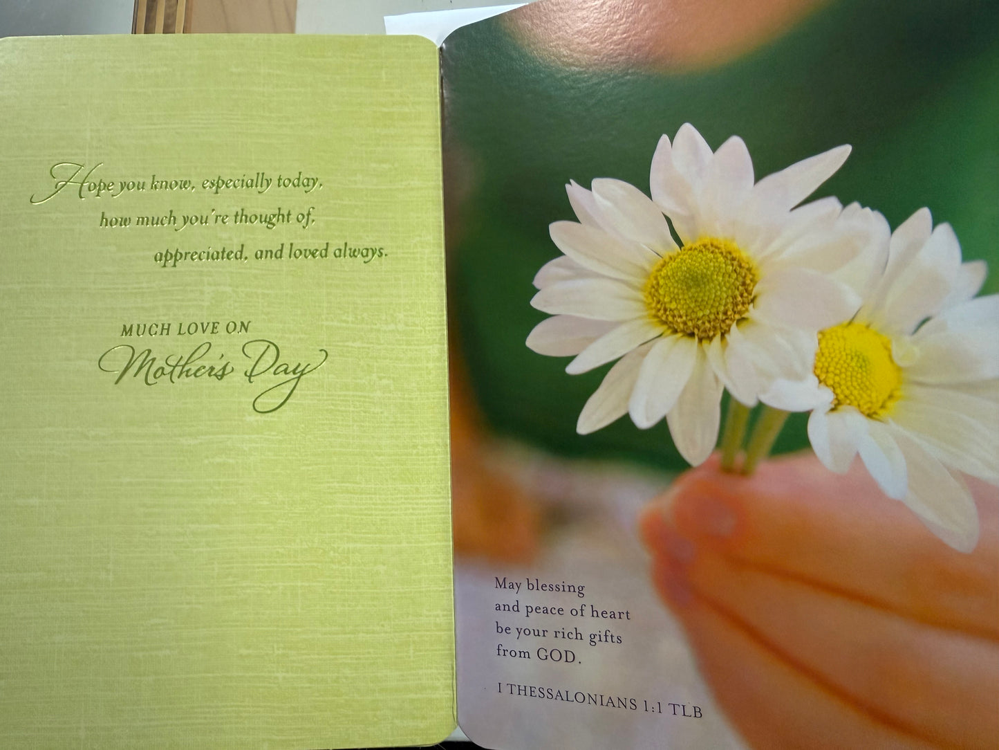 Card: Mother's Day - white daisy