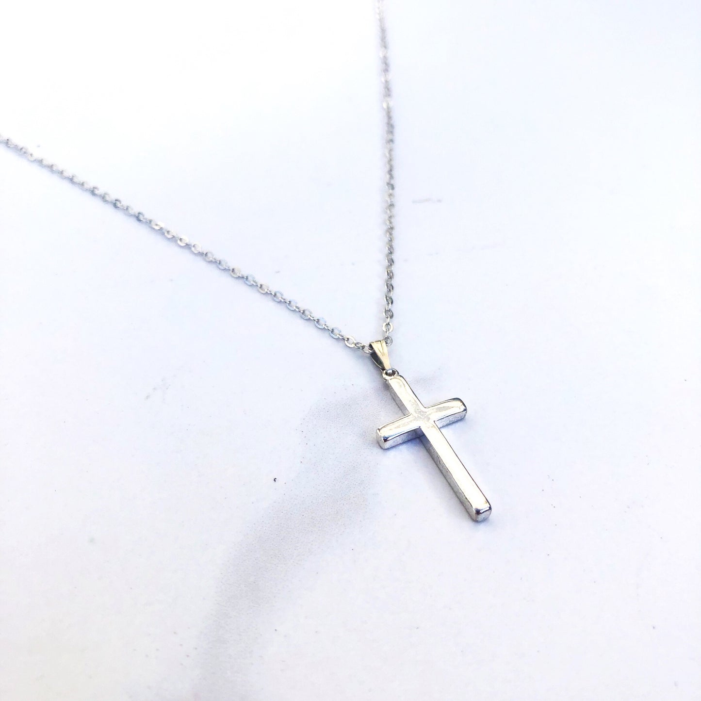 Pendant Cross SP Plain 25mm on chain