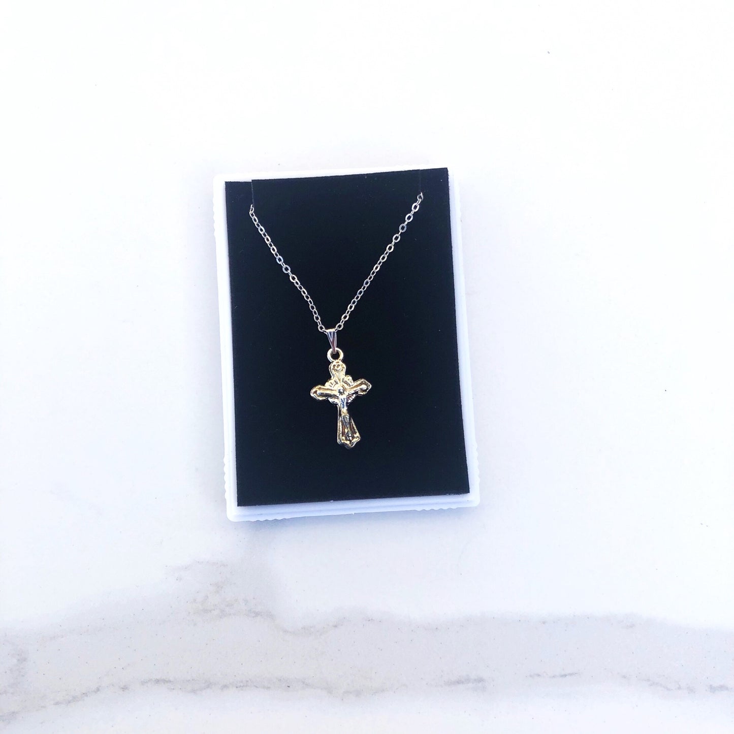 Necklace: Pendant Crucifix Silver (on Chain)