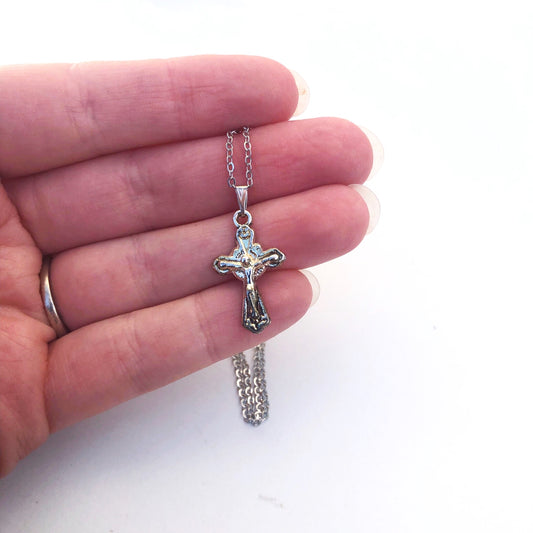 Necklace: Pendant Crucifix Silver (on Chain)