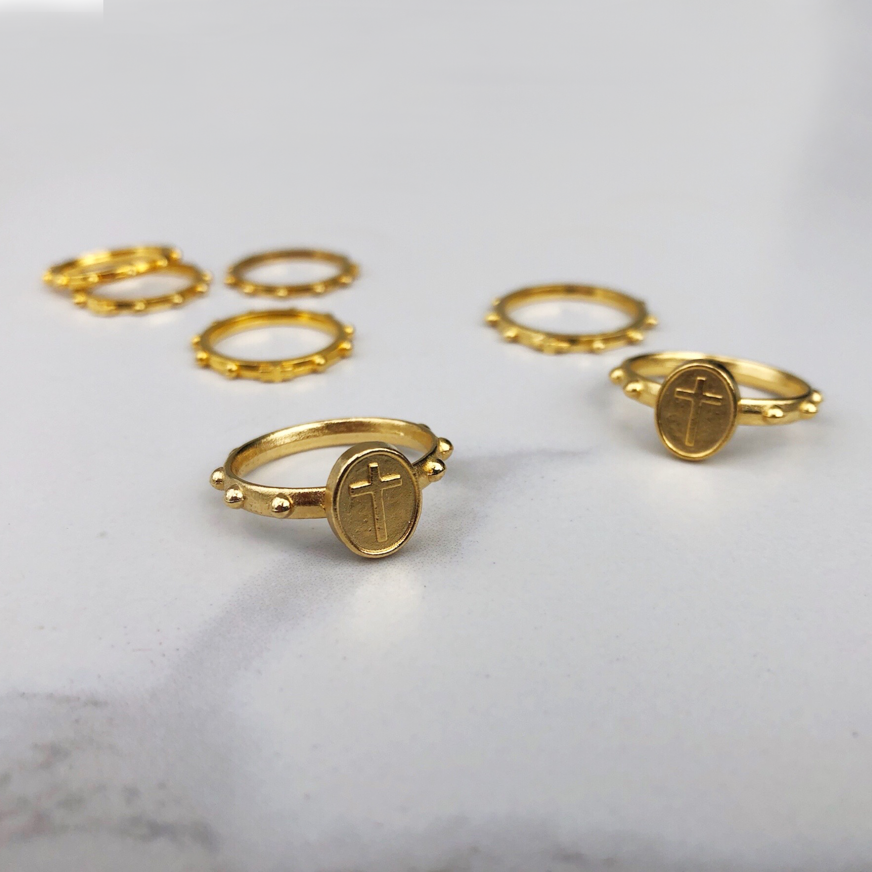 Humilis yellow gold TERRA rosary ring